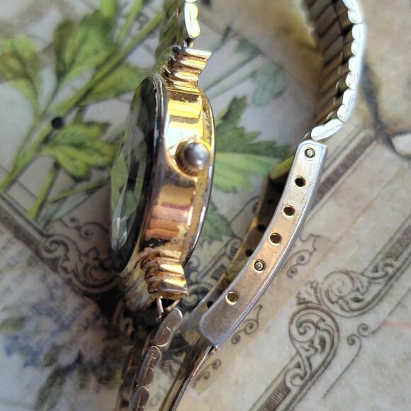 Vintage Watches Gitano MOP Dial Roman Numeral Gold Stretch Band Quartz Watch - Picture 3 of 10